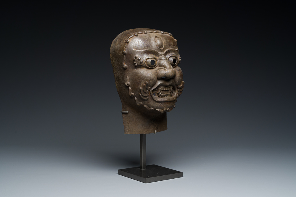 Masque de Mahakala en fonte, Tibet, 16/17&egrave;me