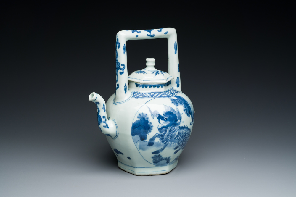 Een Chinese blauw-witte wijnkan met kylins, Transitie periode