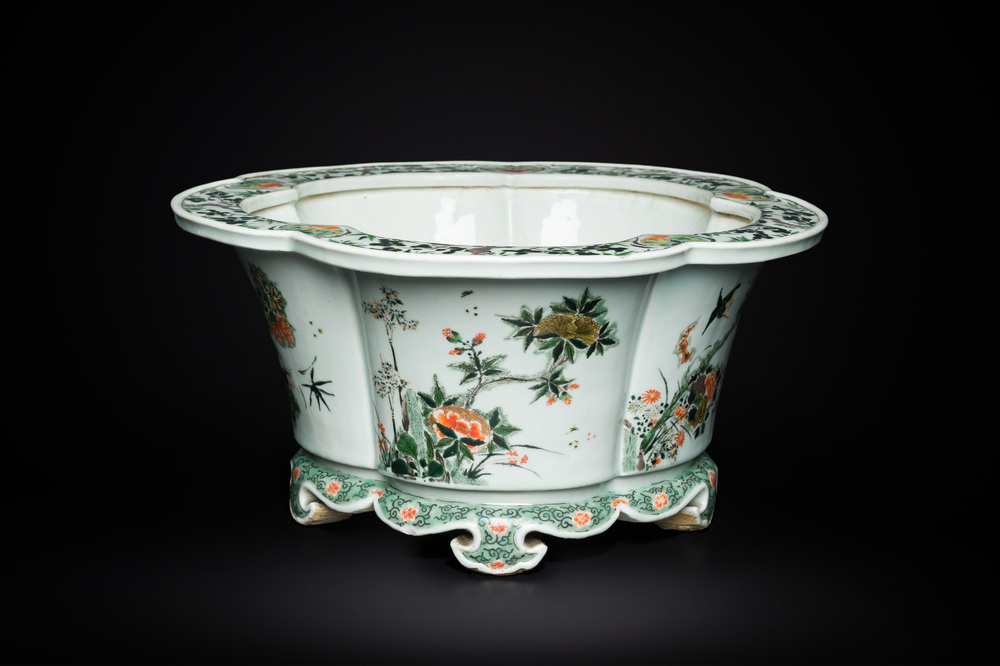 Jardini&egrave;re imp&eacute;riale en porcelaine de Chine famille verte, marque et &eacute;poque de Kangxi