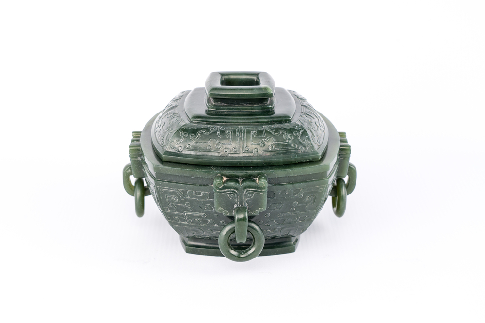 R&eacute;cipient alimentaire rituel couvert de type Fu 簠 en jade vert &eacute;pinard, 18/19&egrave;me