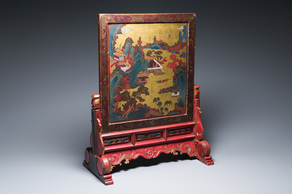 Ecran de table en bois dor&eacute;, laqu&eacute; et polychrom&eacute;, Chine, Shanxi, 16/17&egrave;me