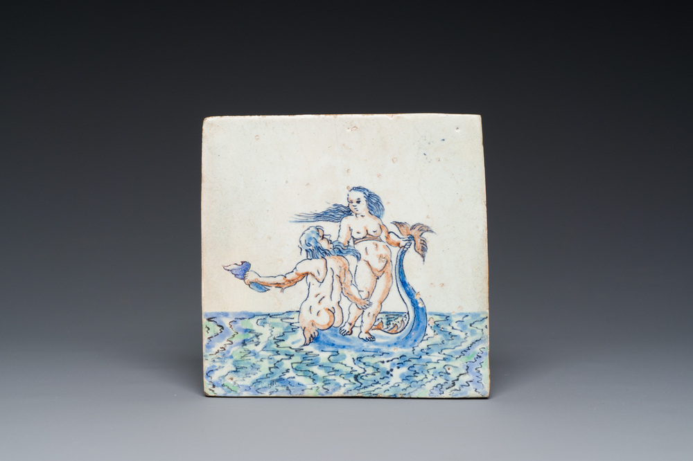 Carreau en fa&iuml;ence polychrome &agrave; d&eacute;cor de monstres marins, Rotterdam, d&eacute;but du 17&egrave;me