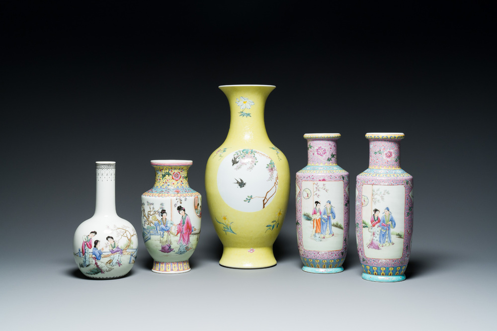Vijf Chinese famille rose vazen, Qianlong merken, 20e eeuw