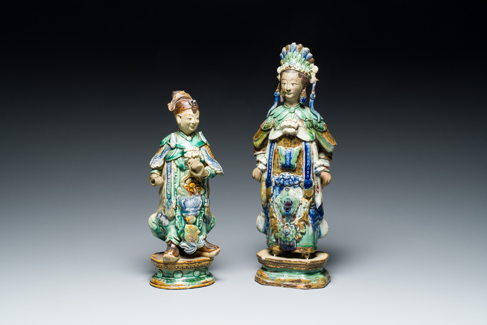 Deux figures en gr&egrave;s porcelaineux polychrom&eacute;, probablement Shiwan, 19&egrave;me