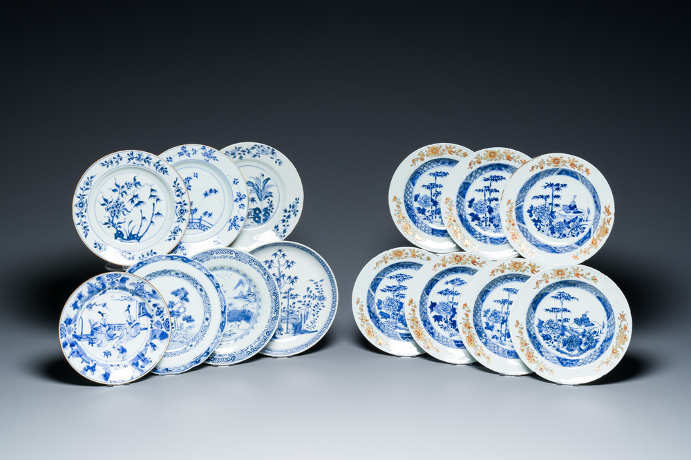 14 Chinese blauw-witte en verte-Imari borden, Kangxi/Qianlong