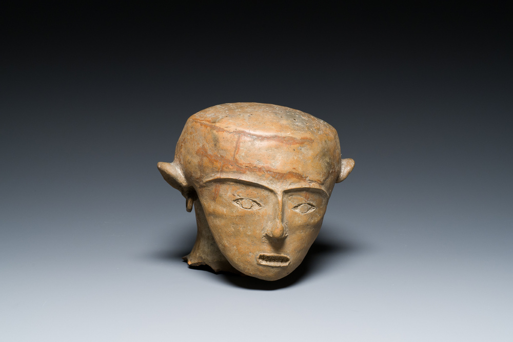Fragment de couvercle en forme de t&ecirc;te en terre cuite, Asie du Sud-Est, probablement 19&egrave;me