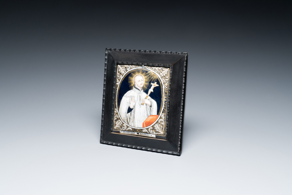 Een plaquette met de heilige J.F. R&eacute;gis in Limoges email, gesigneerd Jean Baptiste II Nouailher, Frankrijk, 18e eeuw