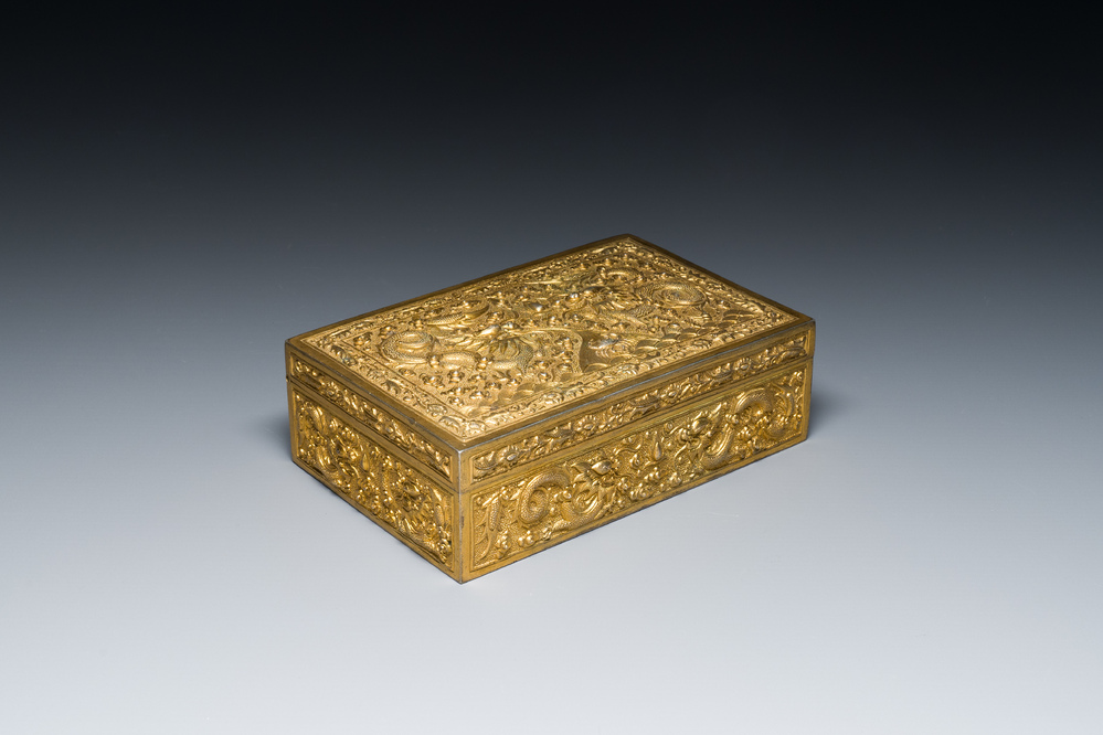 A Chinese rectangular gilt silver 'dragons' box for the Vietnamese market, He Sheng 和盛 seal mark, 19th C.