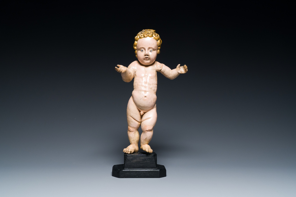Enfant J&eacute;sus en bois sculpt&eacute; et polychrom&eacute; au bras amovible, Europe du Sud, 17/18&egrave;me