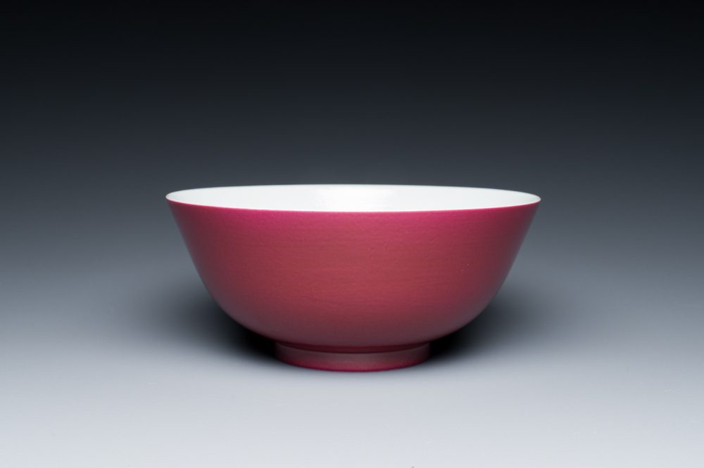 Bol en porcelaine de Chine en rouge de rubis monochrome, marque et &eacute;poque de Guangxu
