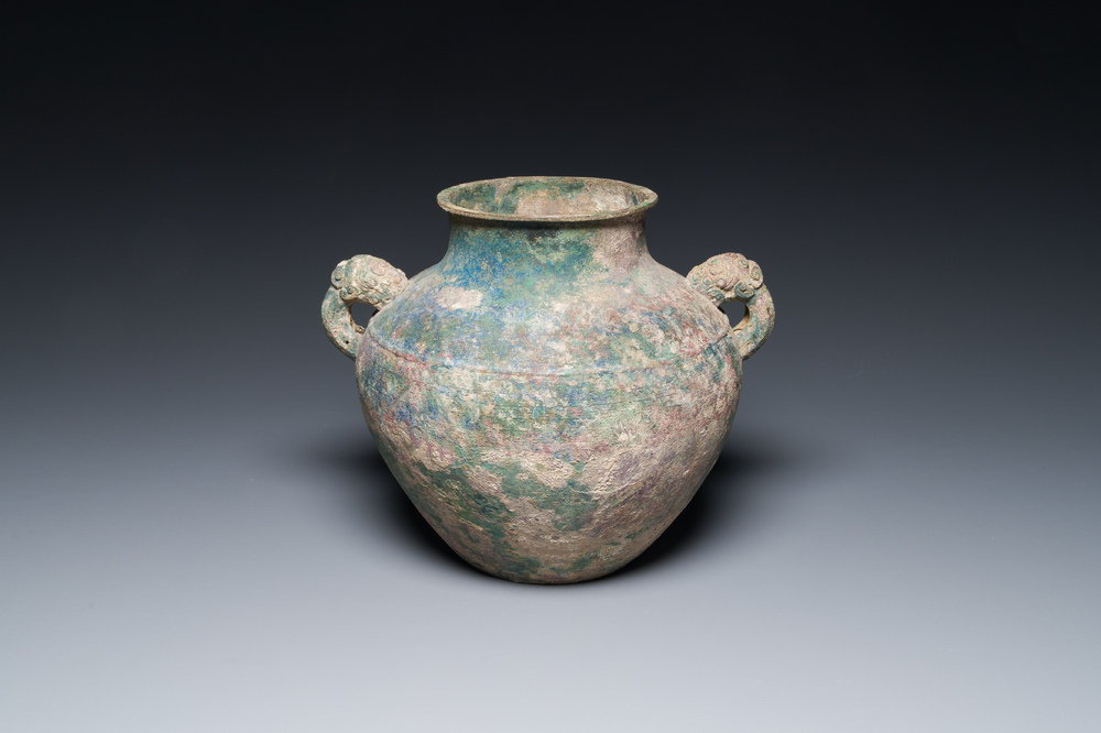 R&eacute;cipient &agrave; vin archa&iuml;que en bronze, 'lei', Chine, Zhou de l'Est, P&eacute;riode des Printemps et Automnes