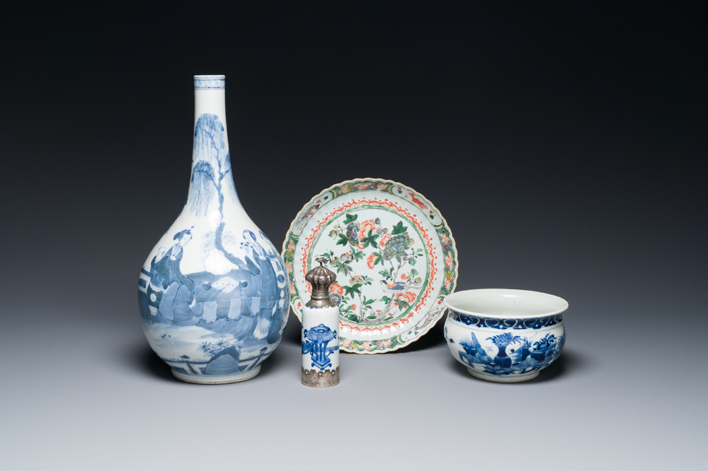 A Chinese blue and white bottle vase, a censer, a bottle and a famille verte plate, Kangxi and later