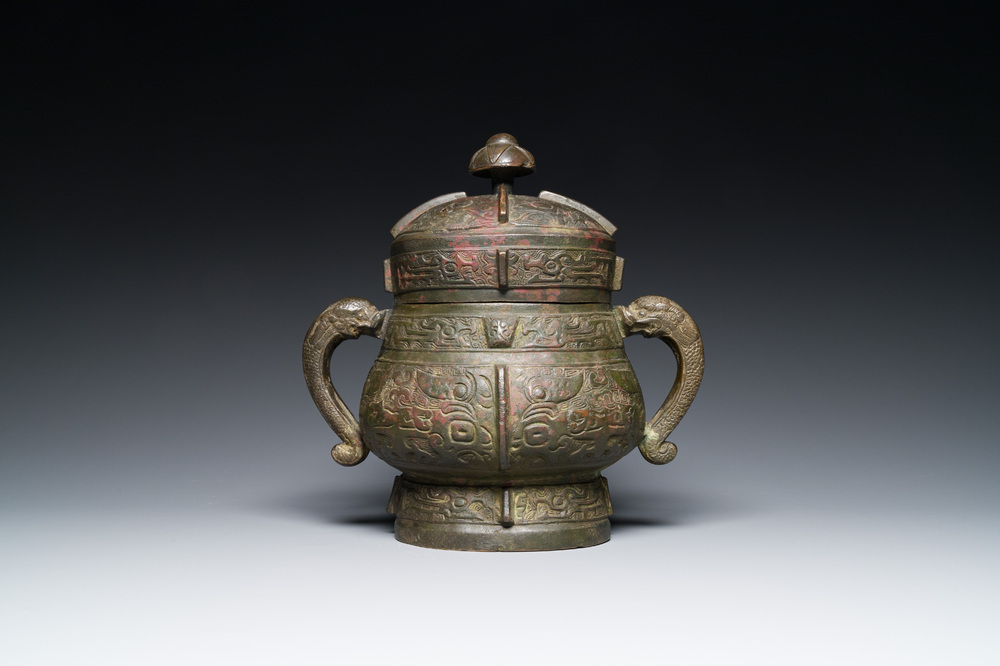R&eacute;cipient &agrave; vin rituel archa&iuml;que en bronze dans le style des Zhou de l'Ouest, 'you', Chine, Ming