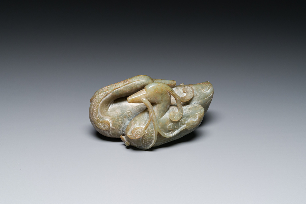 Een Chinese celadon jade groep van twee mandarijneenden, Ming