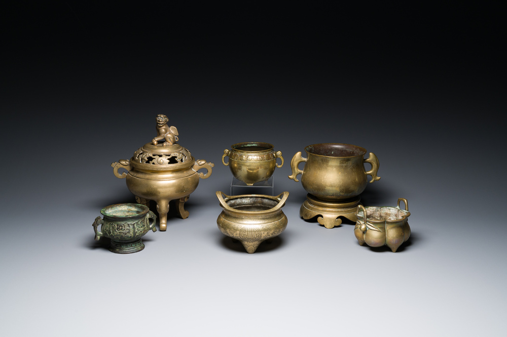 Six br&ucirc;le-parfums en bronze, Chine, 19/20&egrave;me