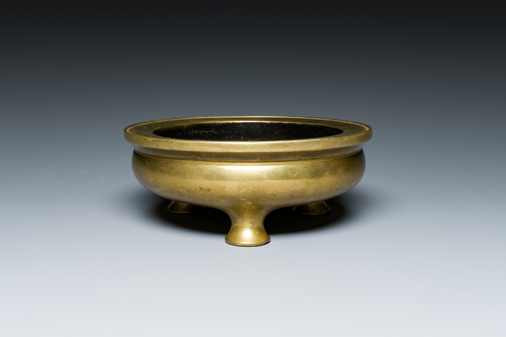 Br&ucirc;le-parfum tripode en bronze dor&eacute;, Chine, marque de Xuande, 19&egrave;me