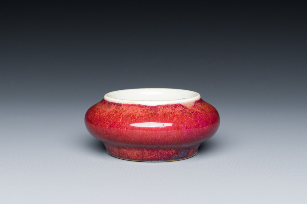 Een Chinese flamb&eacute;-geglazuurde penselenwasser, Qianlong