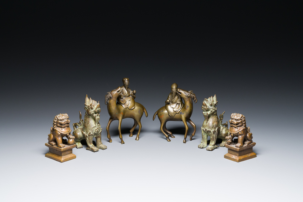 Une paire de br&ucirc;le-parfums en bronze incrust&eacute; d'argent et de cuivre, une paire de lions bouddhistes et une paire de qilins en bronze, Chine, 19/20&egrave;me
