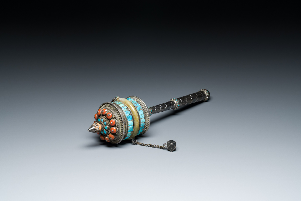 Moulin &agrave; pri&egrave;res en argent avec incrustations de turquoise et de corail, Tibet, 19&egrave;me