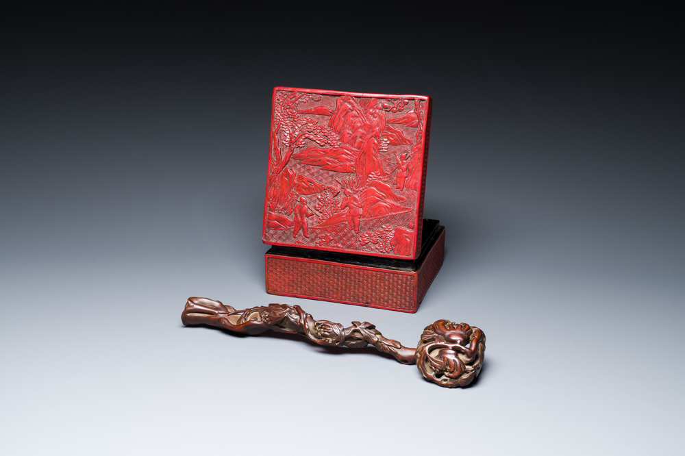 Un sceptre ruyi en buis sculpt&eacute; et une bo&icirc;te couverte en laque rouge de forme carr&eacute;e, marque de Wanli, 19/20&egrave;me