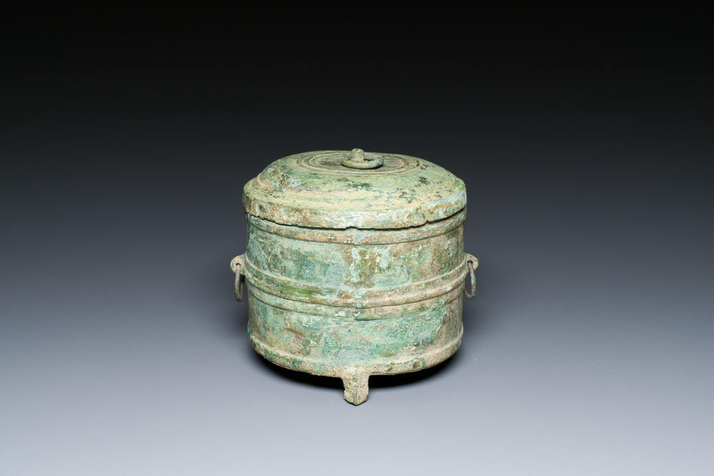 Bol &agrave; vin couvert en bronze de type 'jiuzun', Vietnam, &eacute;poque Han-Viet, 1er/3&egrave;me