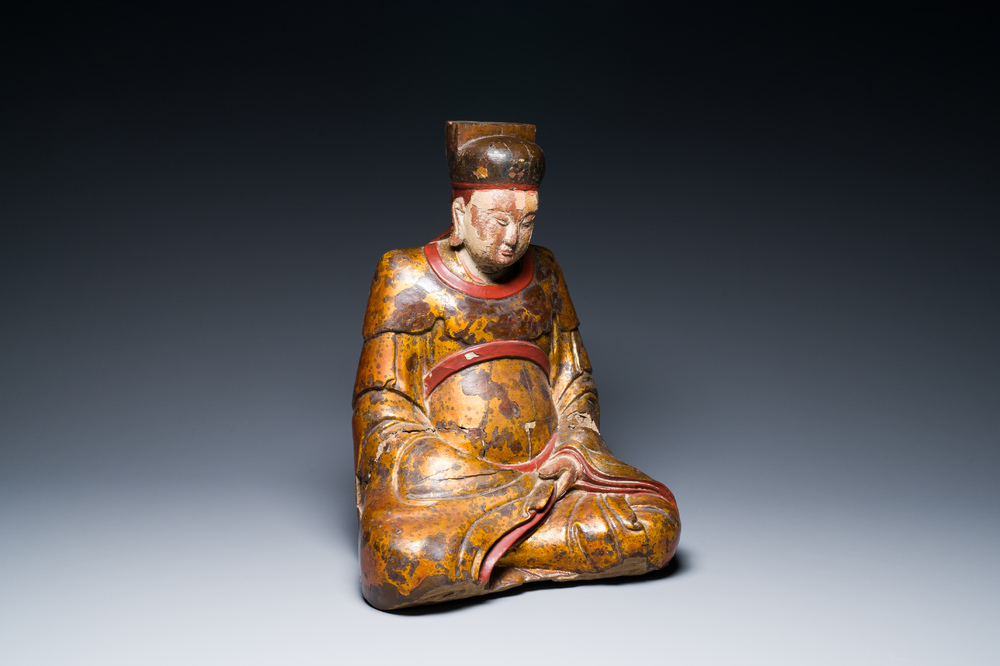 Bouddha en bois sculpt&eacute; laqu&eacute; et dor&eacute;, Chine ou Vietnam, 16/17&egrave;me