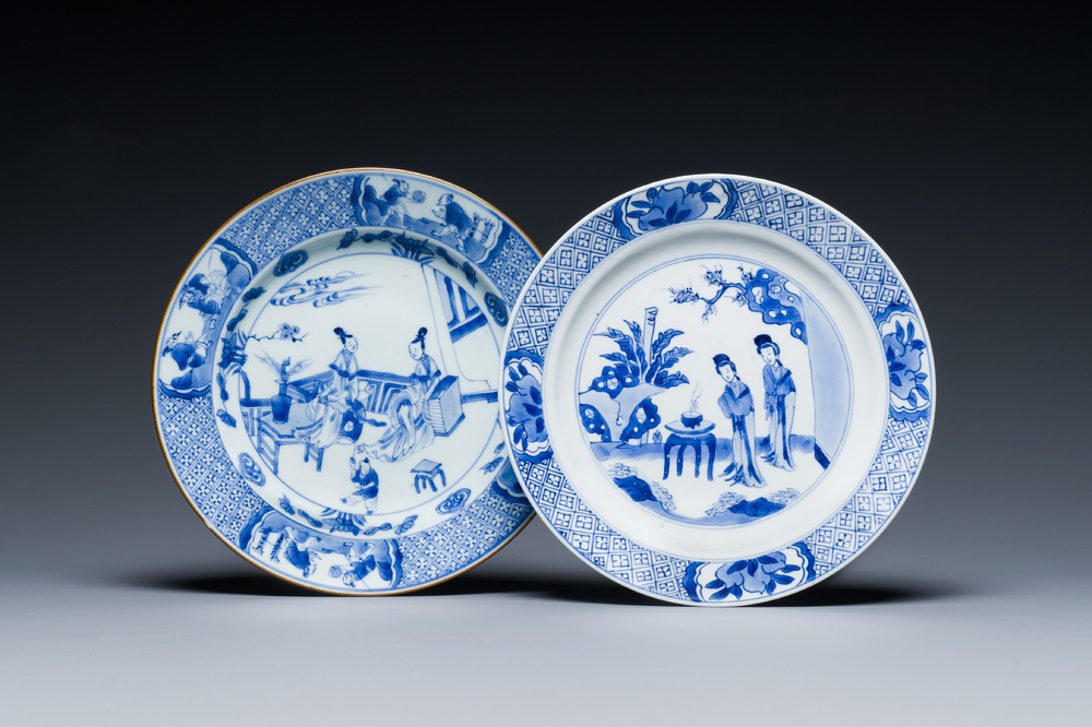 Twee Chinese blauw-witte borden met de Cao zussen, Kangxi merk en periode en Yongzheng