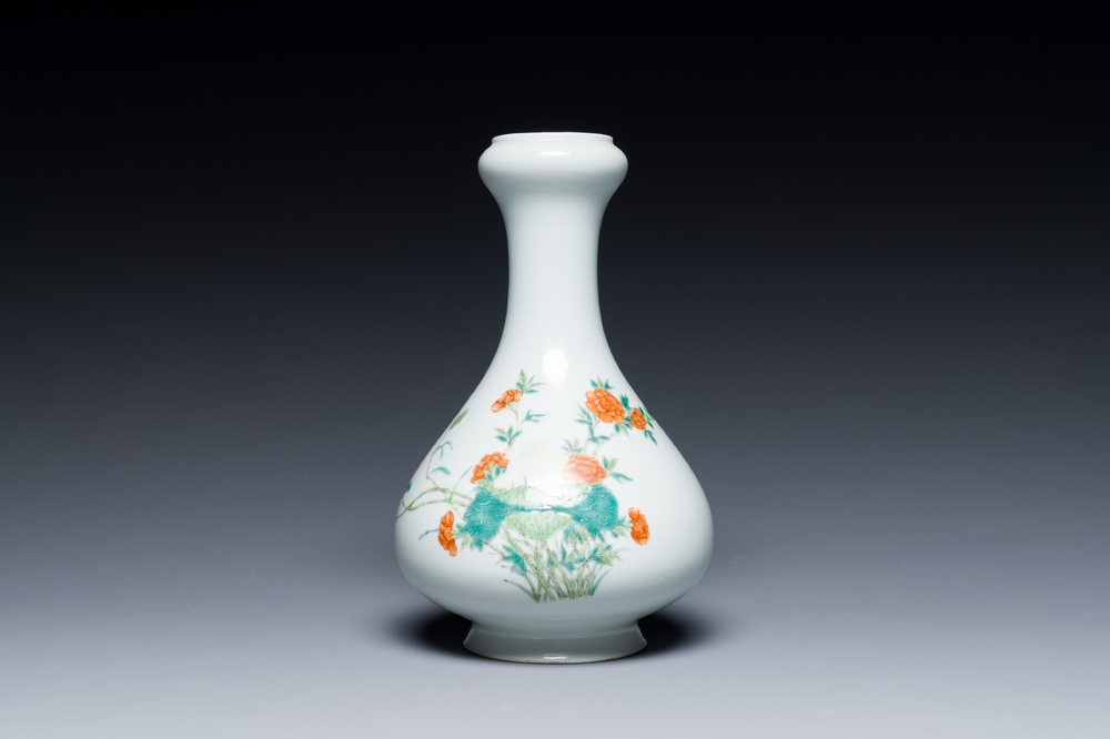 A Chinese famille verte 'suantouping' vase, Qianlong mark, Republic
