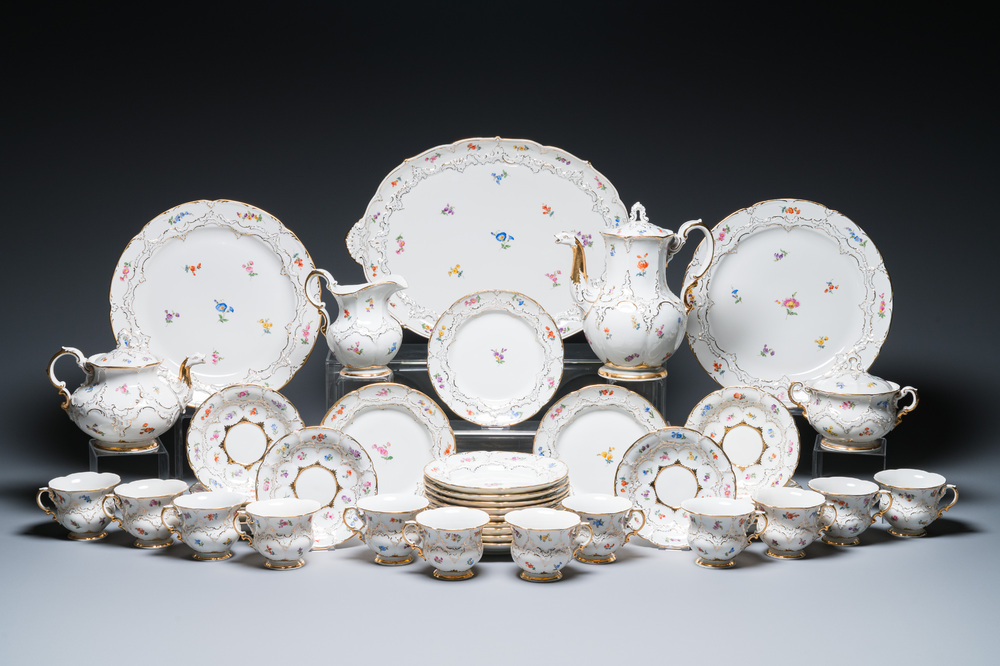 Service &agrave; 43 pi&egrave;ces en porcelaine polychrome de Meissen, Allemagne, 19/20&egrave;me