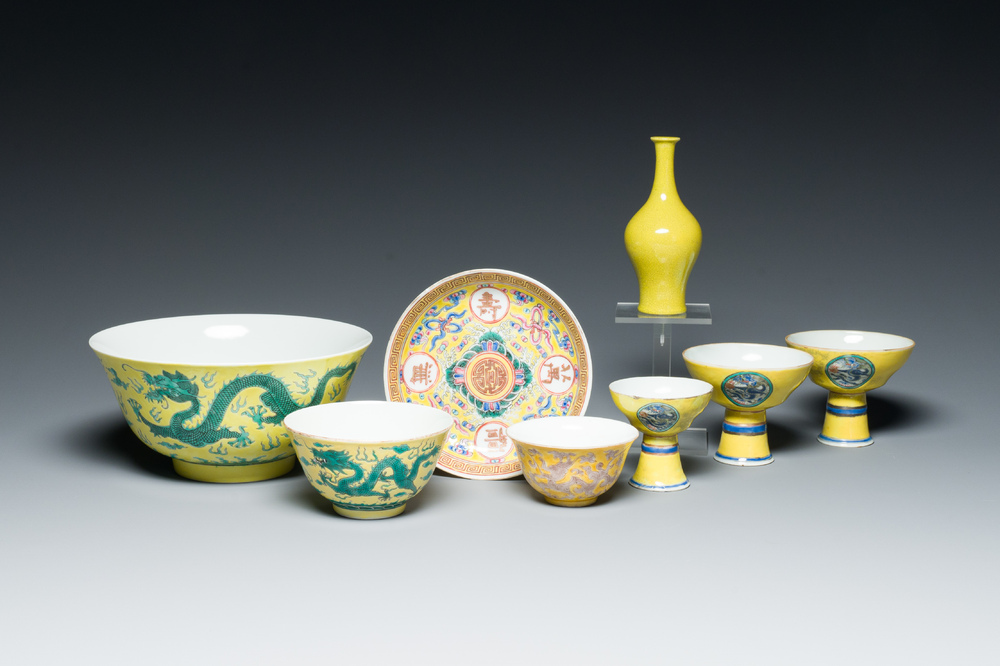 Une collection vari&eacute;e en porcelaine de Chine &agrave; fond jaune, 19/20&egrave;me