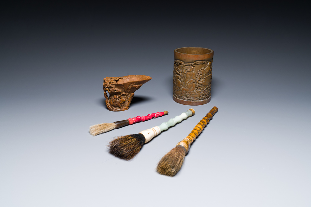 A Chinese bamboo libation cup, a brush pot and three brushes, 19/20th C.