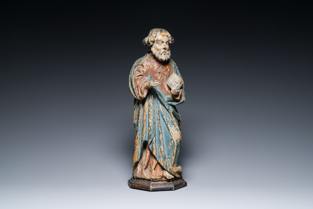 Een Vlaamse gepolychromeerde eikenhouten sculptuur van Sint-Paulus, 1e helft 16e eeuw