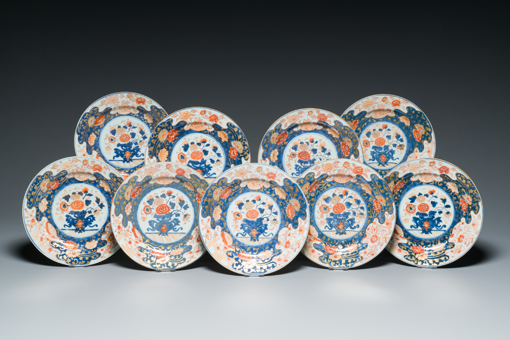 Neuf assiettes en porcelaine de Chine de style Imari, Qianlong