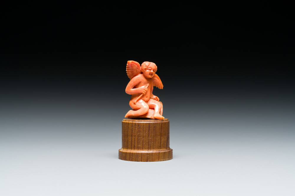 Sculpture d'un ch&eacute;rubin en corail rouge, Trapani, Italie, 19&egrave;me