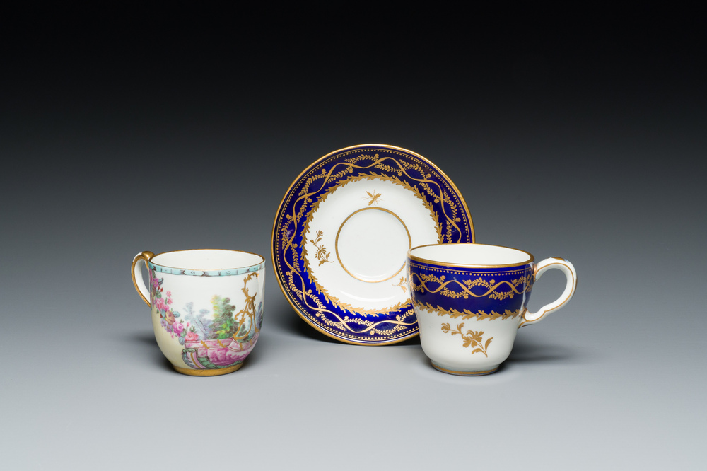 Deux tasses et une soucoupe en porcelaine de Tournai, 18&egrave;me