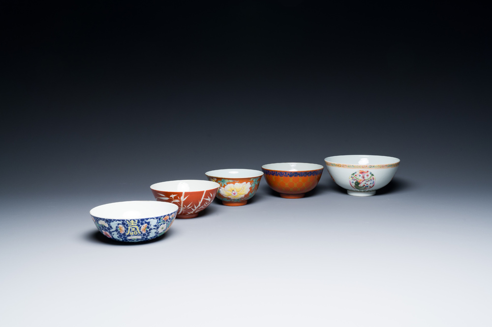 Five various Chinese famille rose and coral-red bowls, 19/20th C.