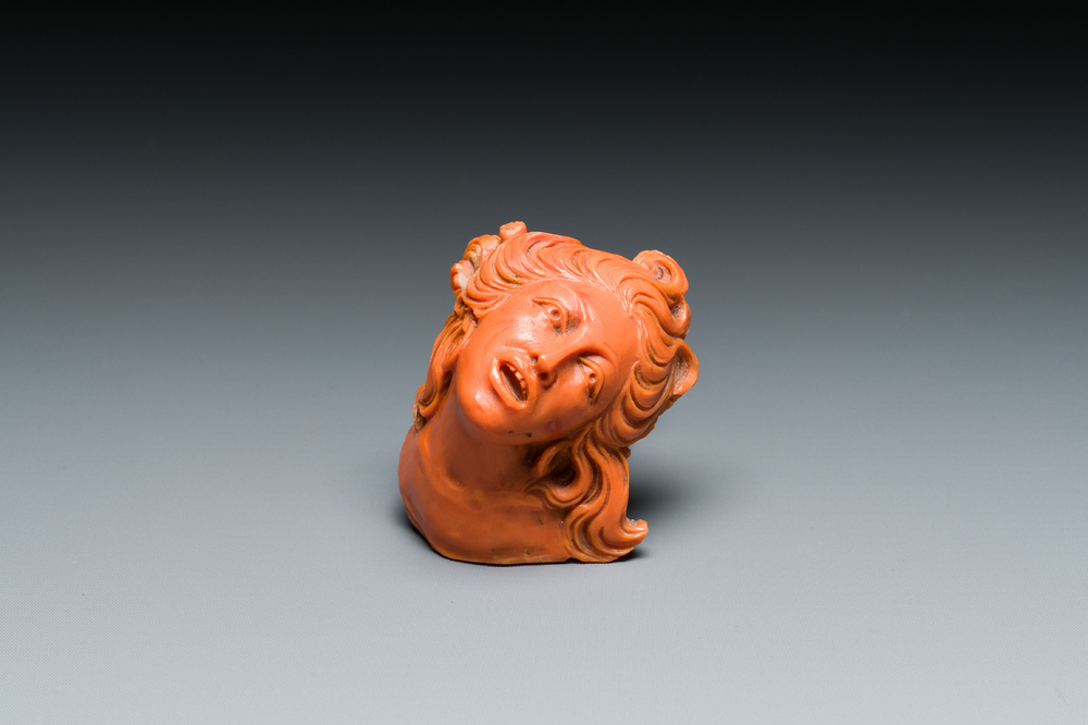 Sculpture d'une t&ecirc;te de femme en corail rouge, Trapani, Italie, 19&egrave;me