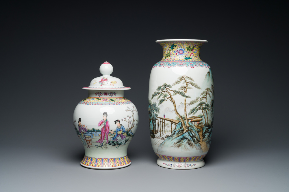Twee Chinese famille rose vazen, Qianlong merk, Republiek