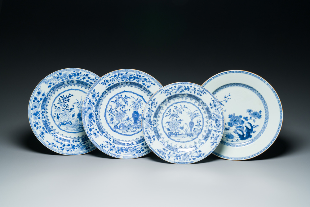 Vier Chinese blauw-witte schotels, Yongzheng/Qianlong