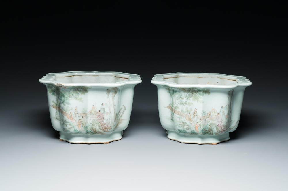 Paire de jardini&egrave;res en porcelaine de Chine qianjiang cai &agrave; d&eacute;cor des 'Sept sages dans la for&ecirc;t de bambou', 19/20&egrave;me