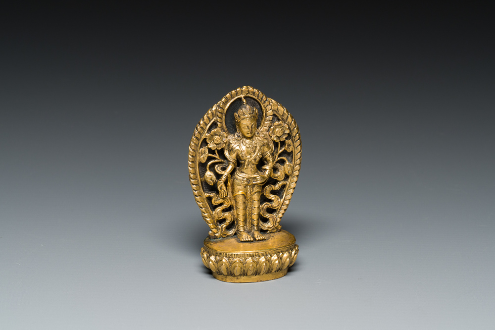 Belle petite sculpture de Bouddha en bronze dor&eacute;, N&eacute;pal, 17/18&egrave;me