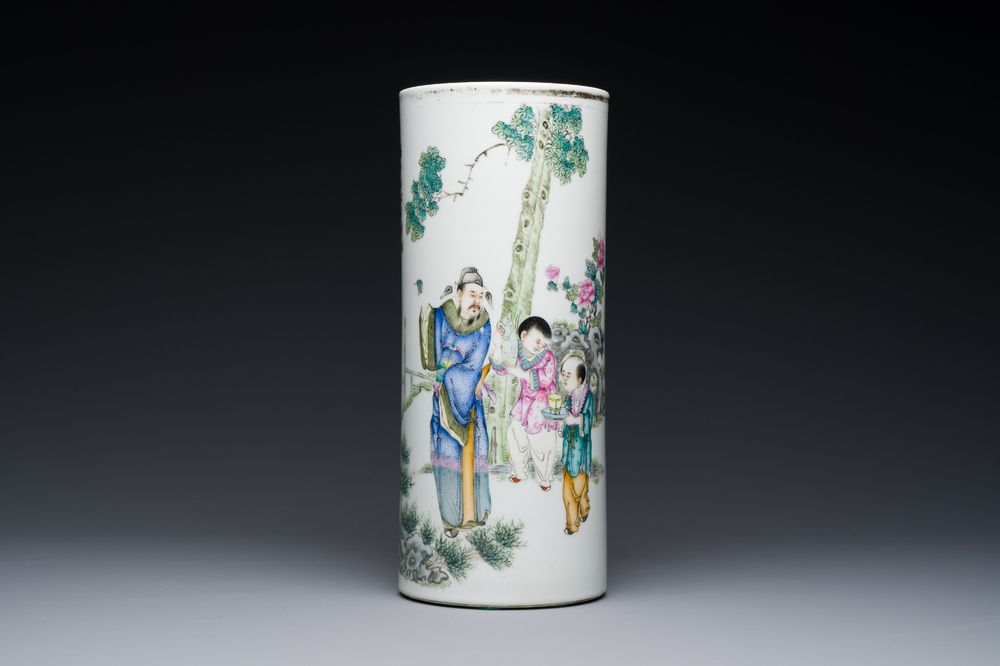 A Chinese famille rose hat stand, signed Yu Zhao 余釗, 19/20th C.