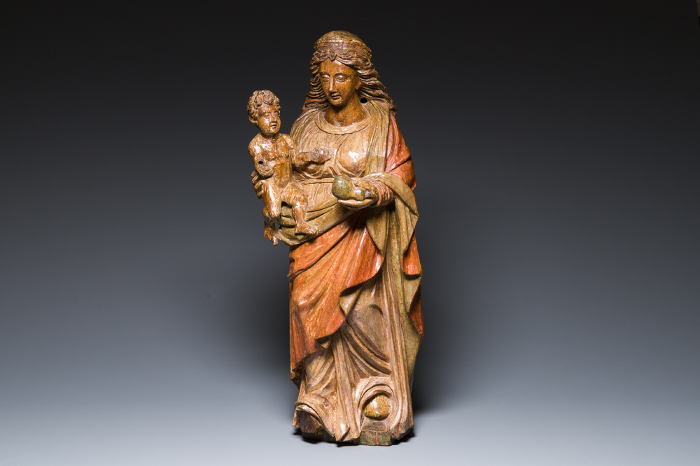 Vierge &agrave; l'Enfant en ch&ecirc;ne sculpt&eacute; et polychrom&eacute;, probablement France, 16&egrave;me