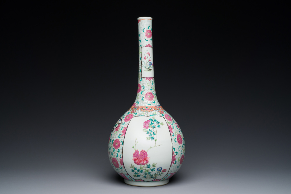 A Chinese famille rose bottle vase, 19th C.