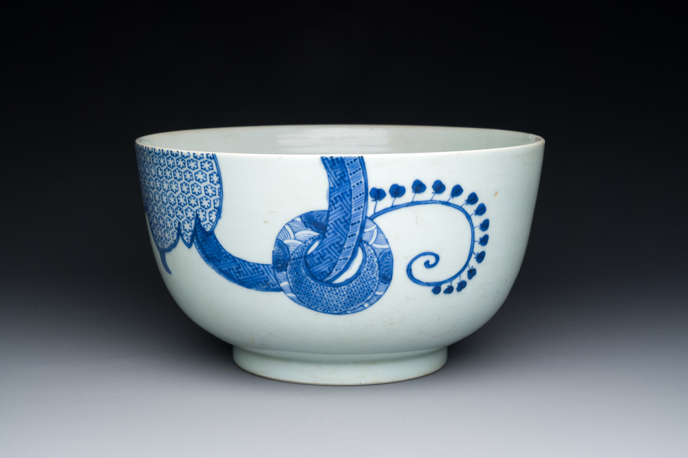 Een Chinese blauw-witte 'Bleu de Hue' kom voor de Vietnamese markt, Nguyen merk, 18e eeuw