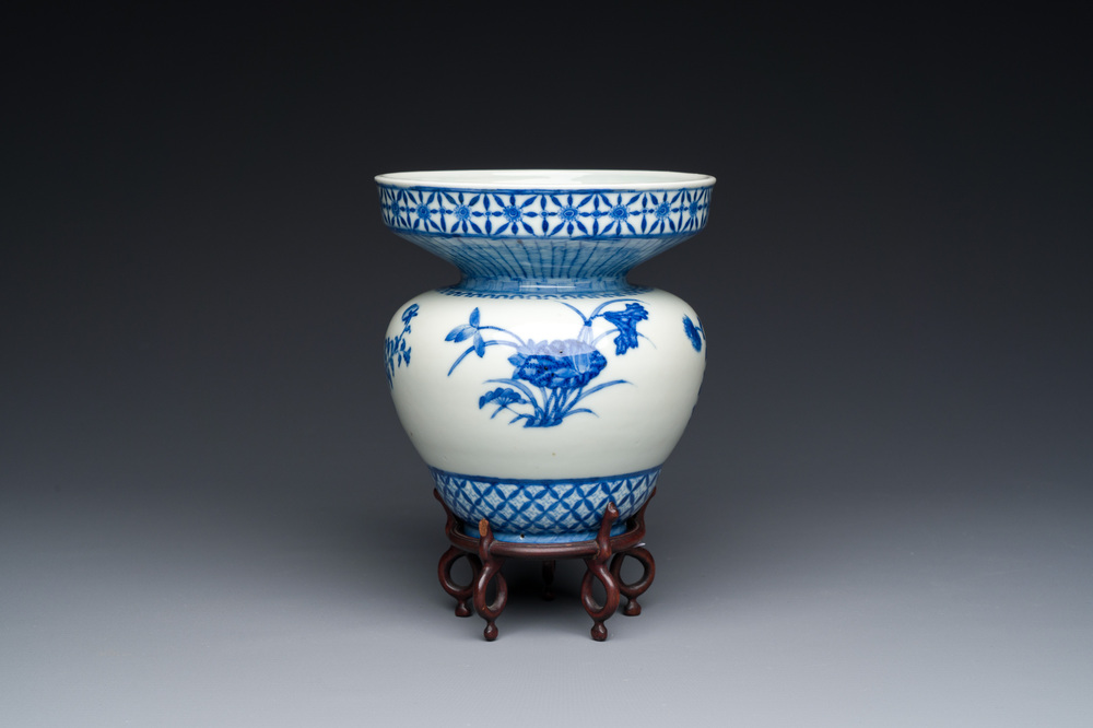 A Chinese blue and white basket-shaped vase on wooden stand, Yongzheng mark, 19/20th C.