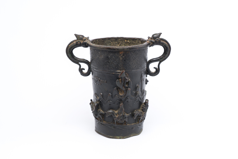 Br&ucirc;le-parfum en bronze &agrave; d&eacute;cor en relief, Chine, Ming