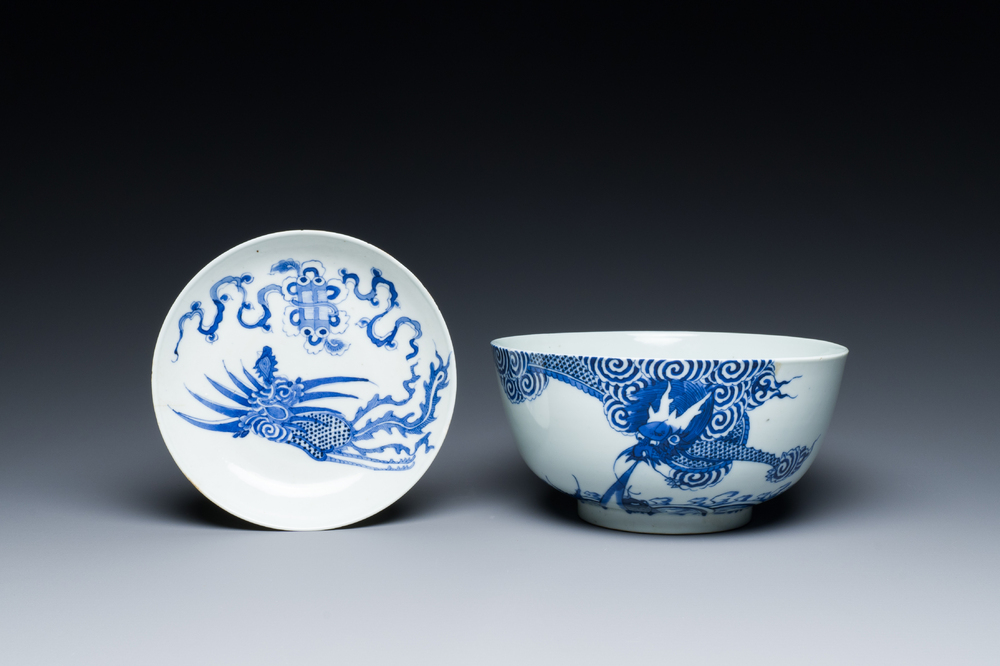 A Chinese blue and white 'Bleu de Hue' bowl and a plate for the Vietnamese market, Noi Phu mark, 19th C.