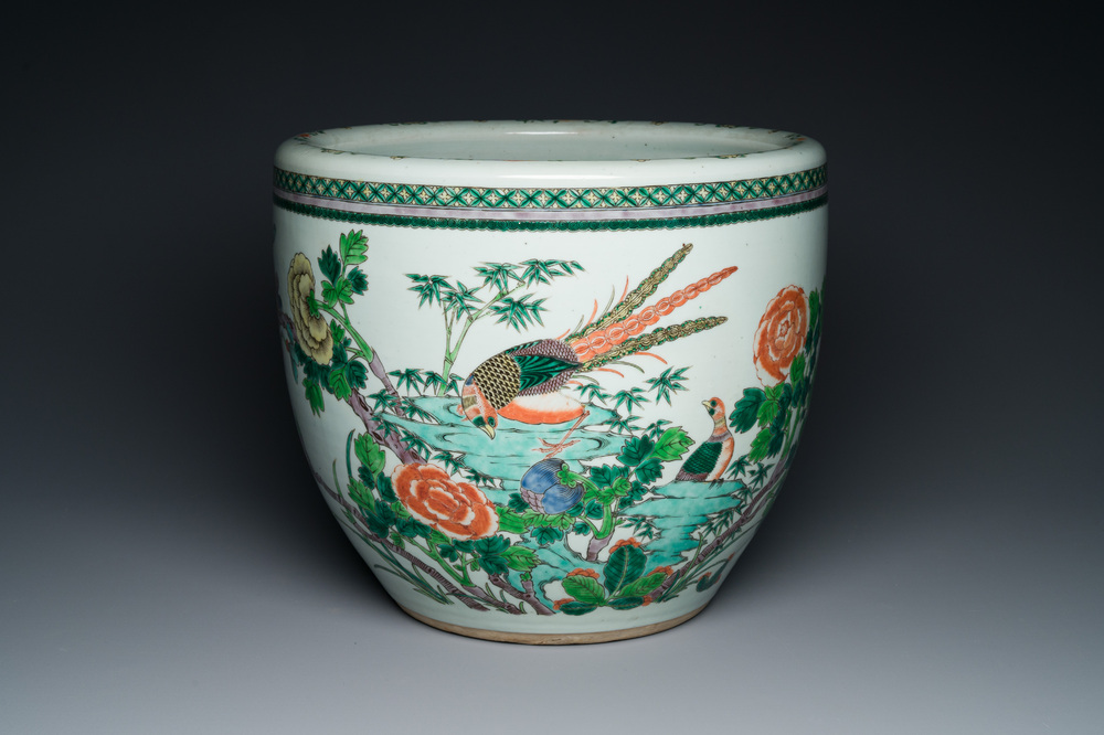 Aquarium en porcelaine de Chine famille verte &agrave; d&eacute;cor de faisans, 19&egrave;me