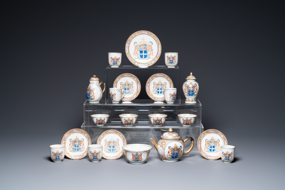 Un service &agrave; th&eacute; de 21 pi&egrave;ces en porcelaine de Chine aux armes de 'Van der Cruyce' pour le march&eacute; belge, Qianlong